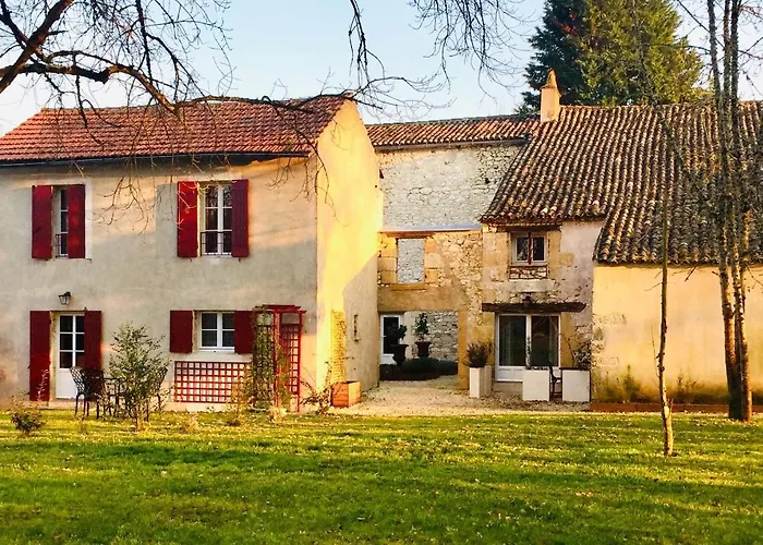 La Carreterie - Maison De Famille{s} Bed and Breakfast Pineuilh
